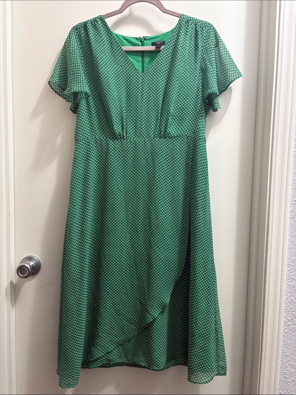 Ann Taylor Green Patterned V-Neck Flutter Sleeve Midi Dress